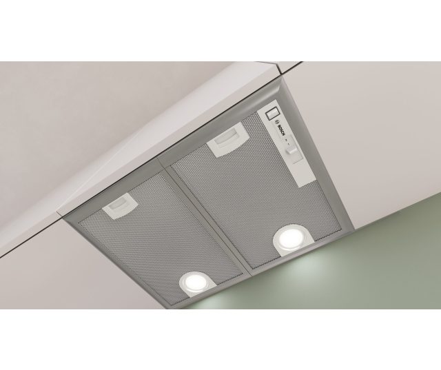 Bosch DHL555BM afzuikap onderaanzicht met twee metalen filters en twee ledverlichting spots