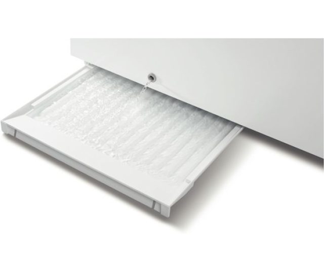 De Bosch GCM33AW40 vrieskist wit is voorzien van een dooiwaterafvoer