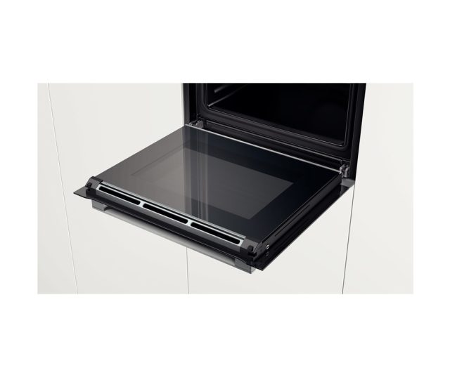 De ovendeur van de Bosch HBG6730S1 is eenvoudig schoon te houden door de volledige glasdeur