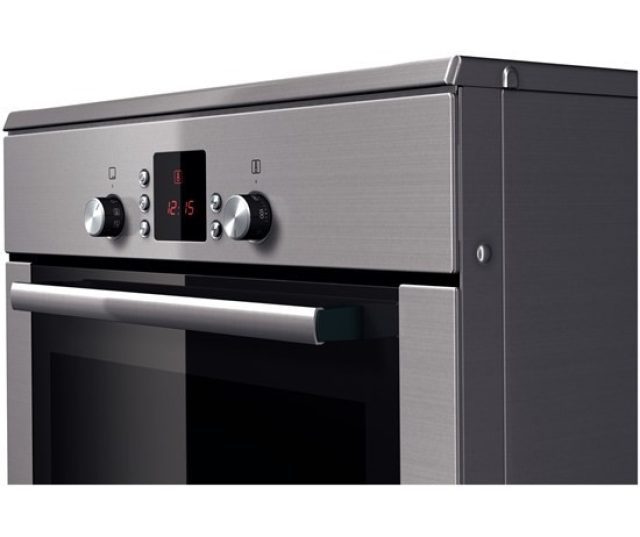 De oven van het Bosch HCE748453 fornuis RVS heeft een inhoud van 67 liter