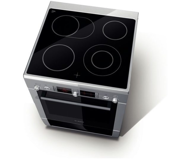 De Bosch HCE754853 fornuis RVS heeft een oven met een inhoud van 67 liter