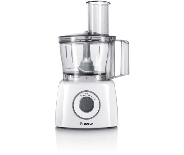 Bosch MCM3200W keukenmachine vooraanzicht met volle voedselverwerker- en sapcentrifugekan