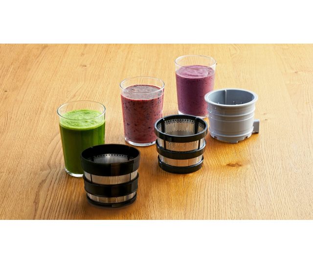 Bosch MESM731M slow juicer volledige set met twee sapbakken en filterzeefsets in overzicht