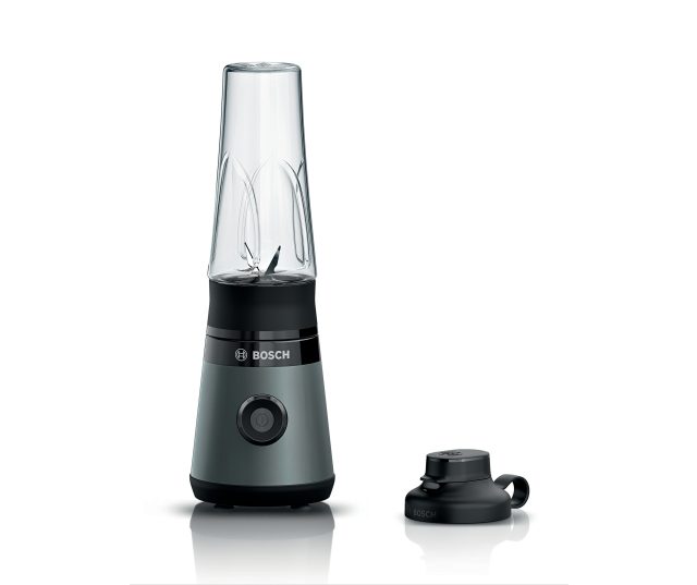 Bosch MMB2111S blender frontaanzicht met glazen mengbeker en zwart-grijs motorhuis met bedieningsknop
