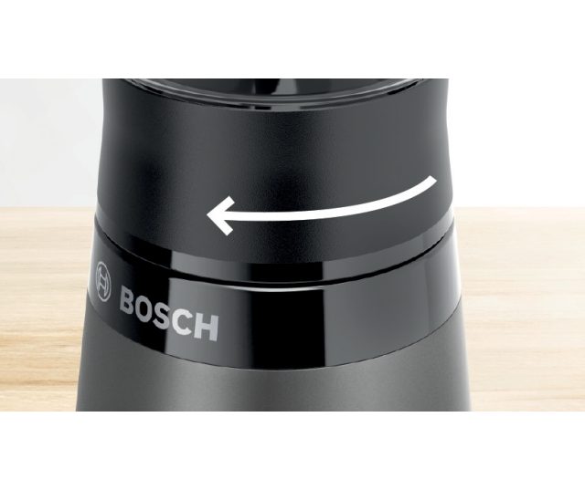 Bosch MMB2111S motorhuis detail van rubberen afdichtingsring met merklogo