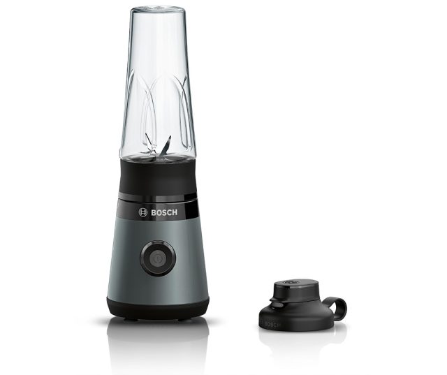 Bosch MMB2111S frontaanzicht met mengbeker en bijpassende dop apart geplaatst