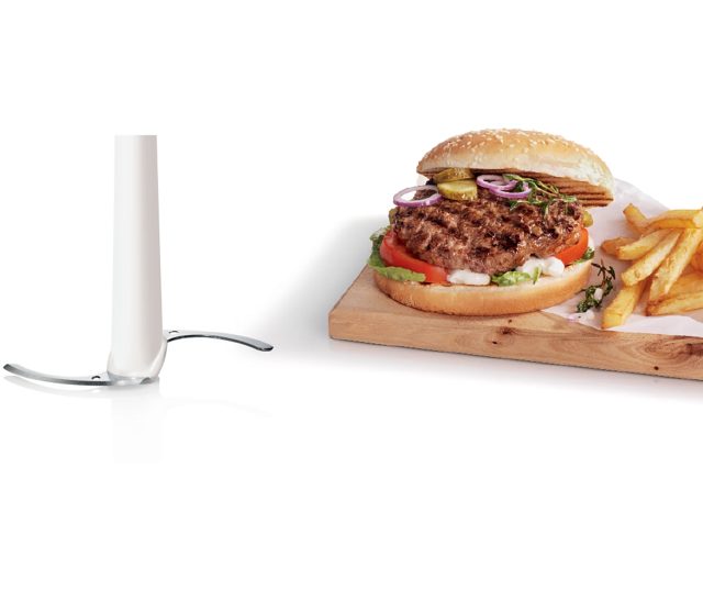 Bosch MMR08R2 met gehakt vlees naast hamburger en friet