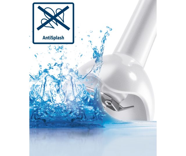 AntiSplash-logo en staafmixer onderdompeld in spattend water, demonstratie spatbescherming