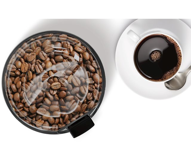 Bosch TSM6A013B koffiemolen bovenaanzicht container vol gemaalde koffie en kopje