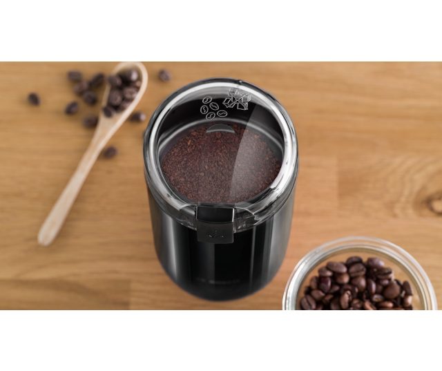Bosch TSM6A013B koffiemolen geopende deksel en container met gemaalde koffie zichtbaar