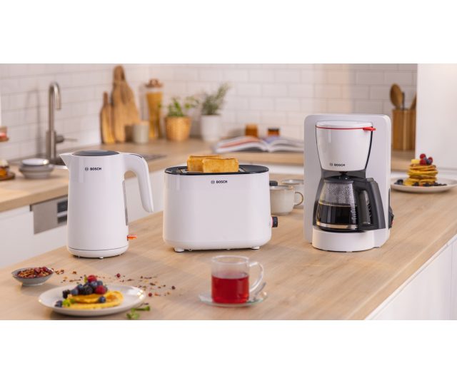 Bosch TWK2M161 waterkoker met koffiemachine en toaster in keukenopstelling