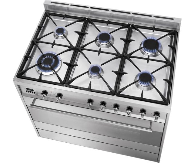 Het SMEG fornuis C9GMXNL1 is 90 cm. breed en uitgevoerd met 6 branders