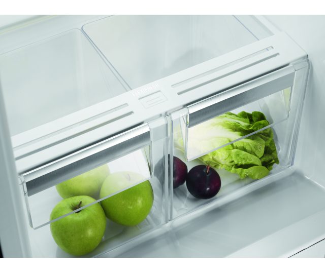 Onderin de Electrolux ERN2212AOW koelkast bevinden zich twee groentelades