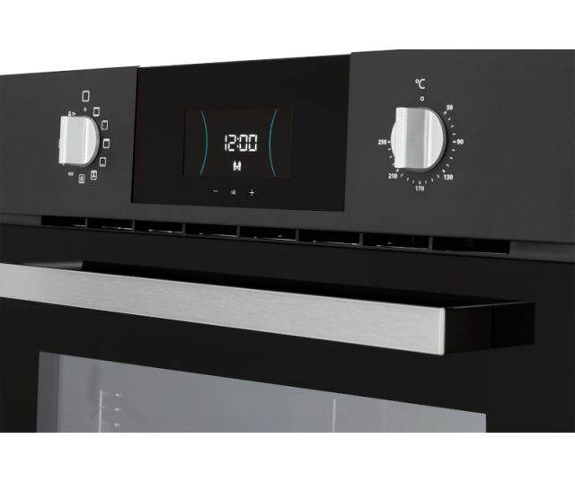 Praktisch is de eenvoudige bediening van de OP971ZT