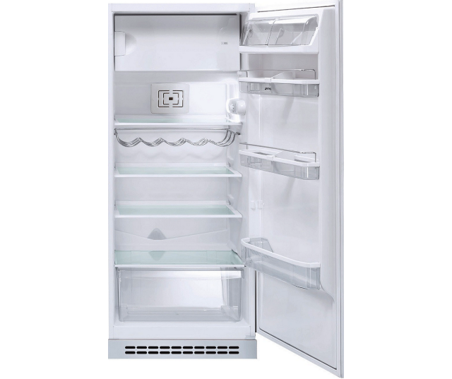 Het interieur van de Smeg FAB28LCG1 is fraai vormgegeven en heeft een geintegreerd vriesvak van 26 liter