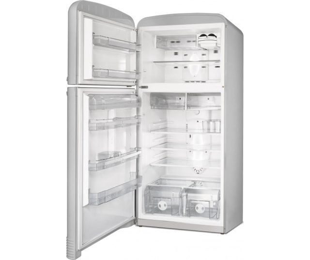Het interieur van de Smeg FAB50XS is overzichtelijk en flexibel indeelbaar