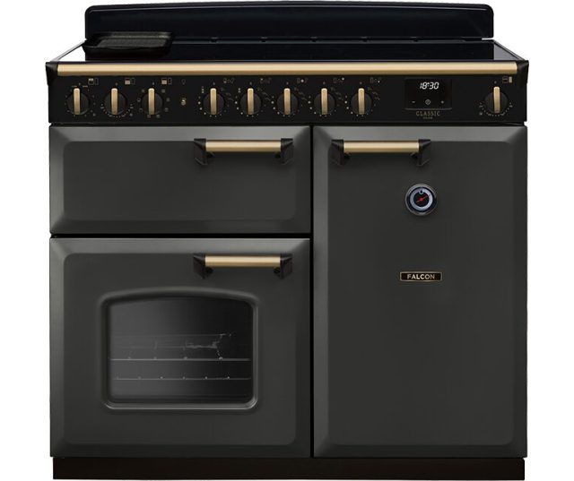 Falcon Classic Deluxe 2026 100 Inductie fornuis vooraanzicht met inductiekookplaat, bedieningsknoppen en twee ovens