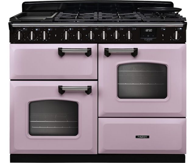Falcon CLDLO110DFPHTH/CM_E1 dualfuel fornuis, roze voorkant met twee ovens en zwart gasfornuis bovenkant