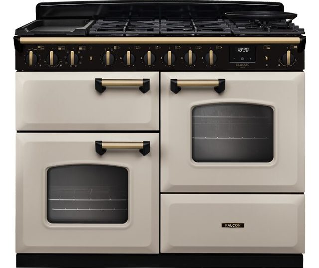 Falcon CLDLO110DFPPCR Classic Range Cooker vooraanzicht crème met zwart bedieningspaneel en gasplateau