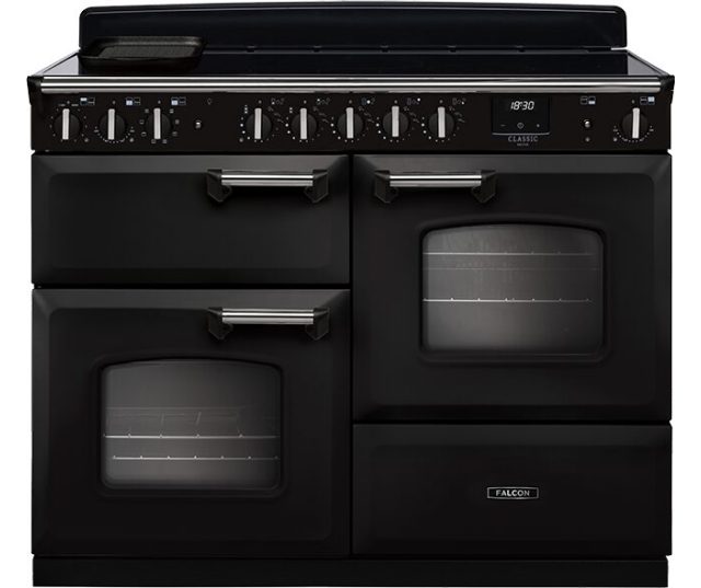 Falcon Classic Deluxe 2026 110 Inductie fornuis, vooraanzicht zwart met twee ovens en inductiekookplaat