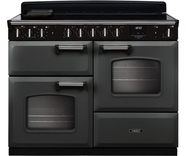 Falcon Classic Deluxe 2026 110 Inductie fornuis, vooraanzicht zwart met dubbele ovens en inductiekookplaat