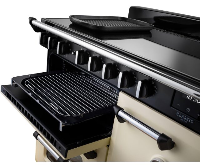 Falcon gasfornuis grill met gegrilde vis op grillplaat