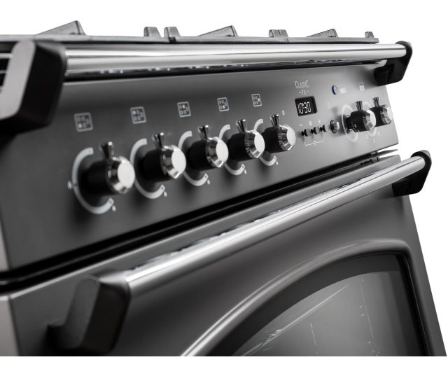 Falcon Classic 90 FXDFSB bedieningspaneel met gasbrander knoppen en digitaal display detail