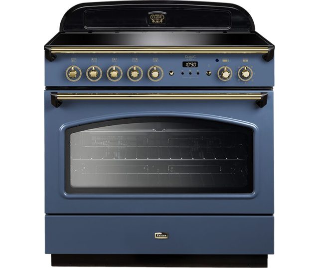 Falcon Classic FX 90 Inductie fornuis vooraanzicht in blauwgrijs met goudkleurige knoppen en trim