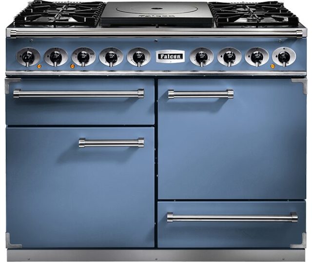 Falcon Deluxe 1092 fornuis blauw metallic, vooraanzicht met tien bedieningsknoppen en drie ovens