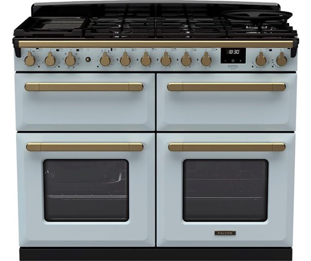 Falcon Estel Deluxe 110 Gas fornuis vooraanzicht met gasfornuis, bedieningspaneel en twee ovens in lichtblauwe afwerking