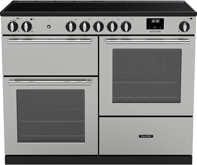 Falcon Infusion 110 Inductie fornuis vooraanzicht in RVS-kleur met inductiekookplaat, bedieningsknoppen en twee ovens