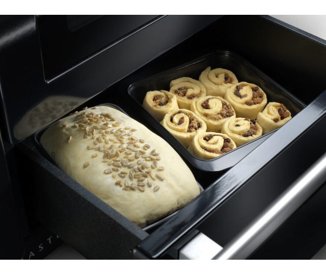 Falcon Nexus 110 Gas fornuis, bovenlade geopend met brood en gebak