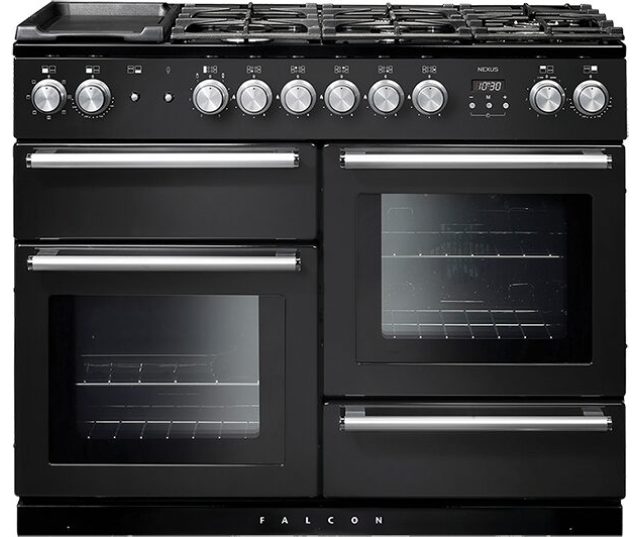 Falcon Nexus 110 Gas in witte keuken, volledig ingebouwd