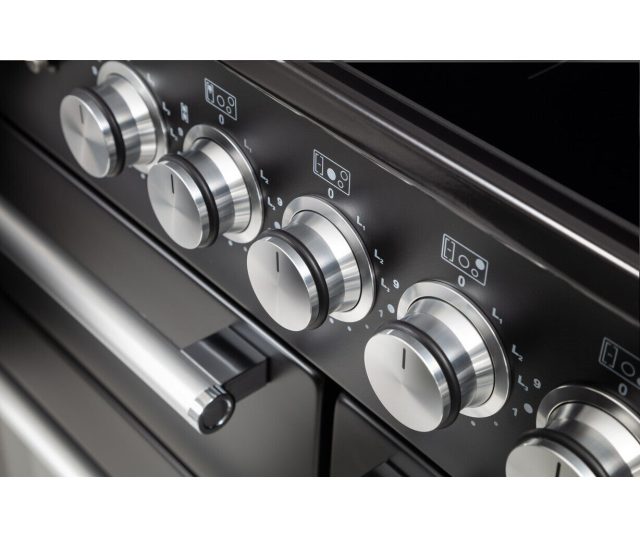 Falcon Nexus SE 110 Gas fornuis, detail bedieningsknoppen voor ovens en kookplaat