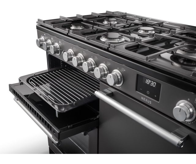 Falcon Nexus NEX100DFPGBL gasplaat geopend met grillrooster en bedieningsknoppen detail