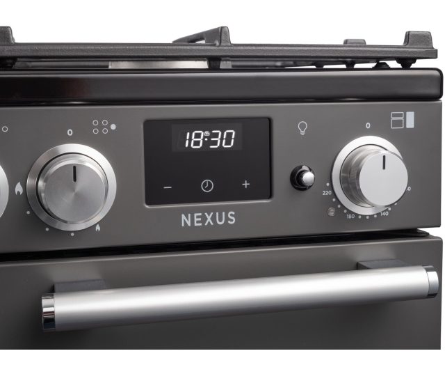 Falcon Nexus 2026 100 fornuis detail Nexus bedieningspaneel digitale display en draaischijven