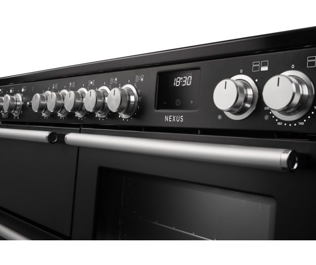 Falcon NEXO110EIPGBL/CM_E1 range cooker bedieningspaneel detail met draaiknoppen en display