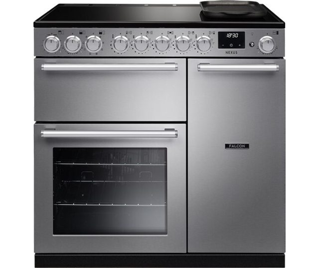 Falcon Nexus 2026 90 fornuis vooraanzicht met gesloten deuren en bedieningspaneel met knoppen en display