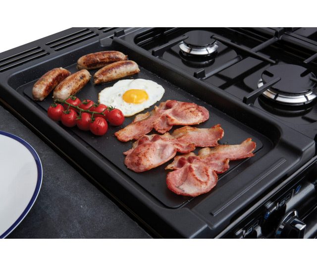 Falcon PDL100DFCY/C kookplateau met worst, spiegelei, tomaten en bacon