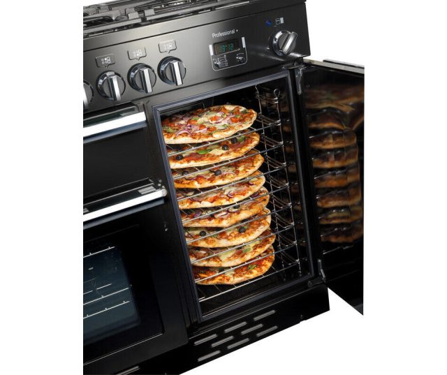 Falcon Professional+ 100 Gas fornuis, geopende rechter oven met pizza's op roosters