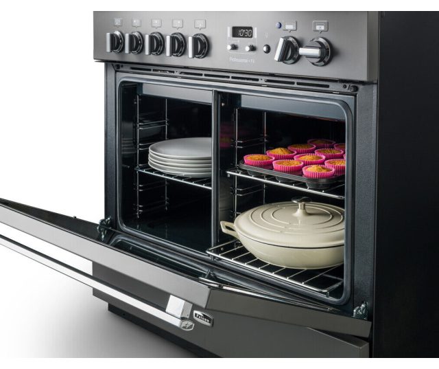 Falcon fornuis dubbele elektrische oven inbouwsituatie met bedieningspaneel en twee ovendeuren