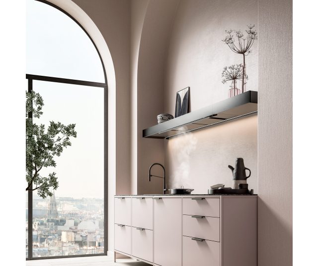Falmec SHELF120R wandafzuiging in designkeuken met raampartij, toont roestvrij staal en lumineuze details