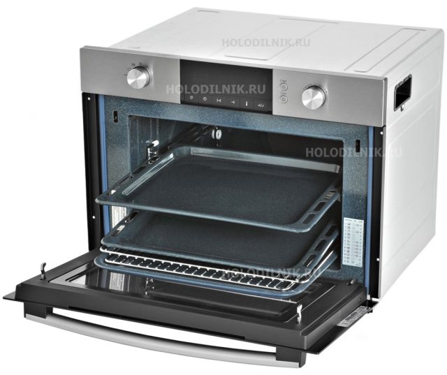 De FQ115T002 oven-magnetron van SAMSUNG met geopende deur