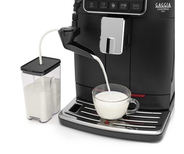 Dankzij het melkreservoir in de Gaggia CADORNA MILK koffiemachine maak je lekkere koffie met melk