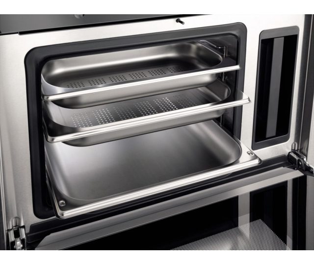 Bij de Siemens HB36D575 worden diverse stoomschalen e.d. meegeleverd