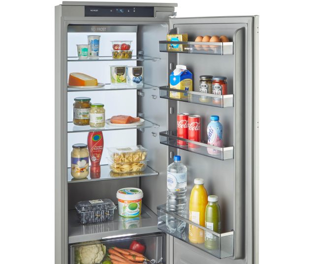Inventum IKK1786GS deurvakken detail, schuifbare kastjes met drank- en voedselkoud-houdingsfunctie