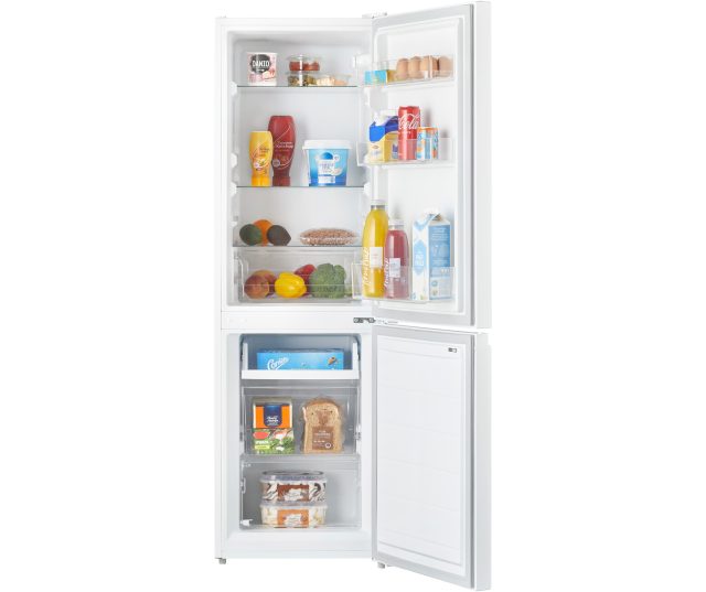 Inventum KV1500W bovenkast met geopende deur, gevuld met voedsel, en onderkast met vriesvak geopend