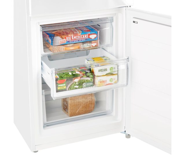 Inventum KV1808W koelkast groentevak geopend met verse groenten