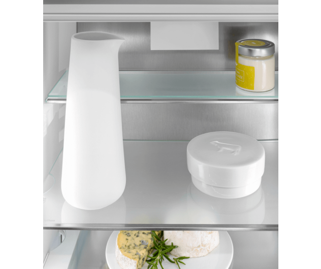 Liebherr ICBNbi 7663_20 koelkast BioFresh-laden detail met groenten, fruit en kaas gestapeld