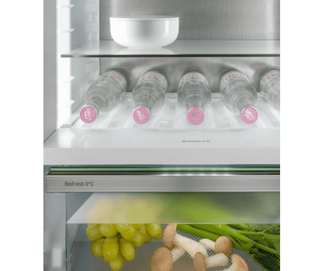 Liebherr ICBNbi 7663_20 koelkast interieur bovenschappen met witte bakjes, kan en potten